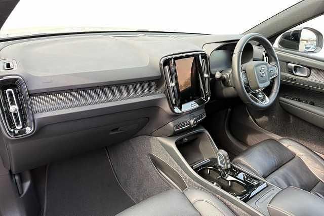 Used Volvo XC40 R-Design 194 HP (142 kW) 2022 SUV