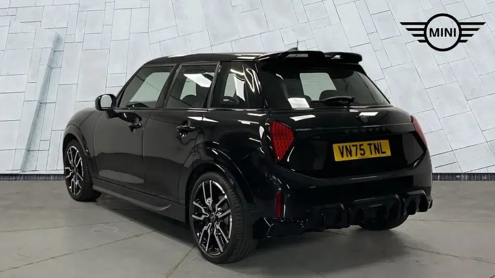 Used Mini Cooper Hatch 113 kW (154 HP) 2025 Black Hatchback