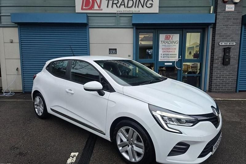 White Used 2020 Renault Clio V Play Hatchback | £8,950 (Fair price) - Image 1/1