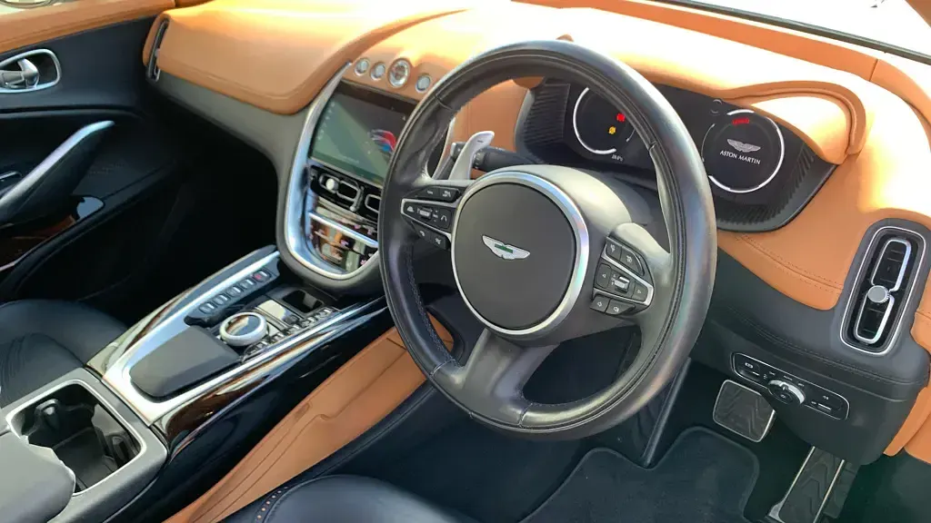Used Aston Martin DBX 550 HP (404 kW) 2021 Silver SUV