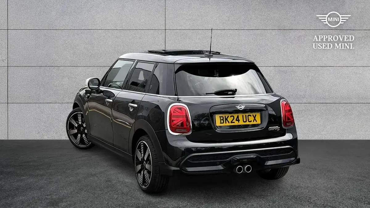 Używany Mini Cooper S Exclusive 176 KM (129 kW) 2024 Czarny Hatchback