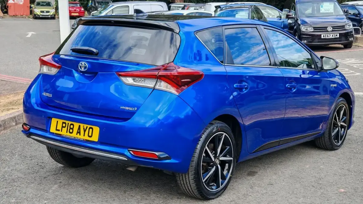 Used Toyota Auris Hybrid Design 2018 Blue/black Hatchback