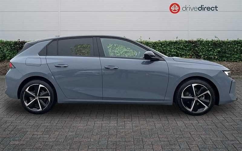 Used Vauxhall Astra Ultimate 131 HP (96 kW) 2025 Additional metallic  graphic grey Hatchback