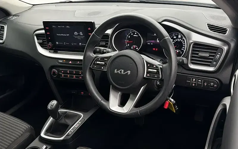 Begagnad Kia Ceed 160 HK (117 kW) 2023 Halvkombi