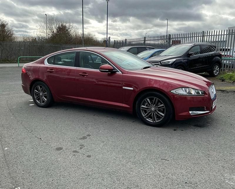 Used Jaguar XF Luxury 163 HP (119 kW) 2013 Red Sedan
