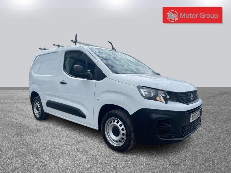 White Used 2023 Peugeot Partner Premium MPV | £11,490 (Good price) - Image 1/4