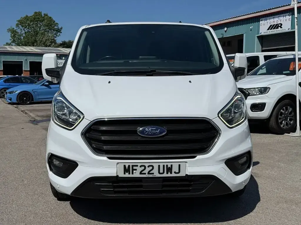 Used Ford Transit Custom Limited 130 HP (95 kW) 2022 White Van