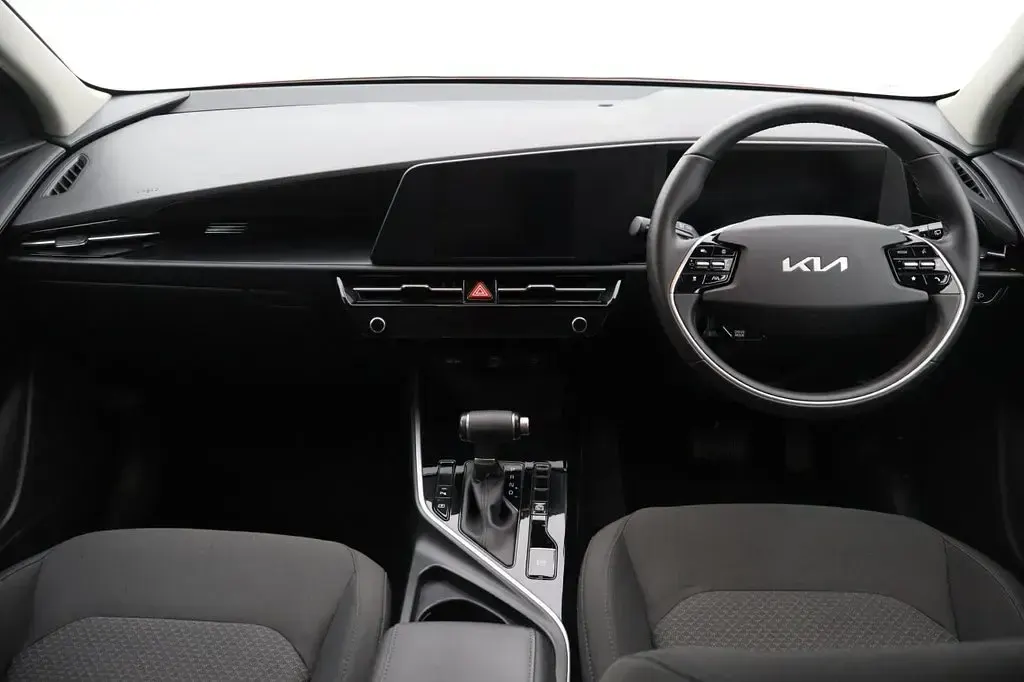 Used Kia Niro Play 139 HP (102 kW) 2023 Red SUV