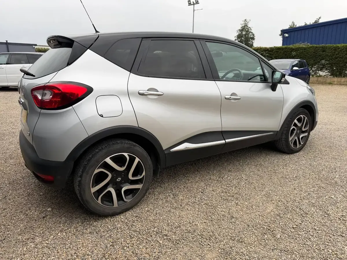 Used Renault Captur Dynamique 90 HP (66 kW) 2016 Silver SUV