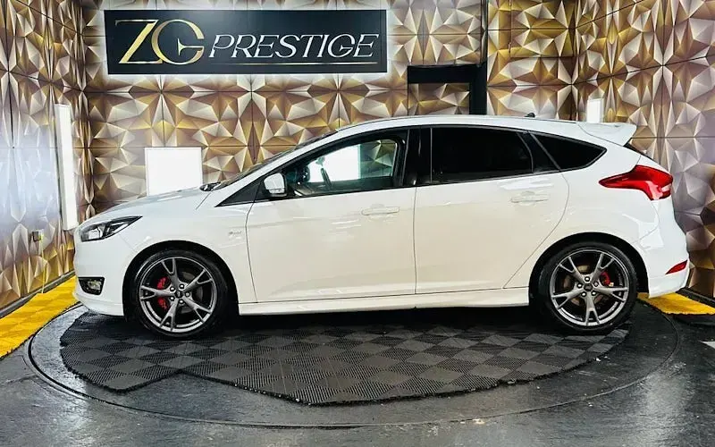 Used Ford Focus ST-Line X 140 HP (102 kW) 2017 White Hatchback