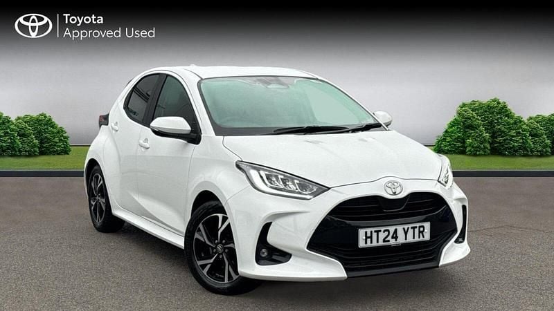 Pure white Used 2024 Toyota Yaris Hybrid Design | £17,636 (Good price) - Image 1/4