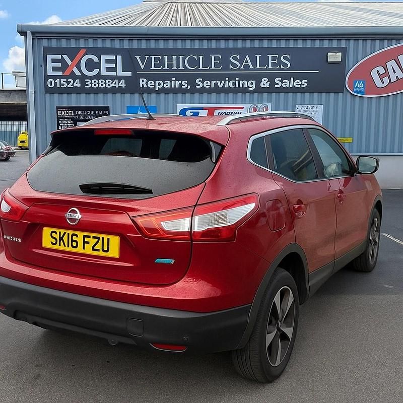 Used Nissan Qashqai N-TEC 110 HP (80 kW) 2016 Red SUV
