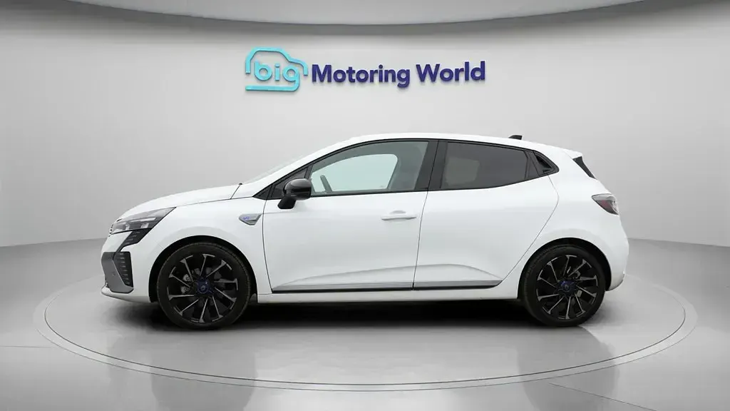 Used Renault Clio V Esprit Alpine 145 HP (106 kW) 2024 White Hatchback