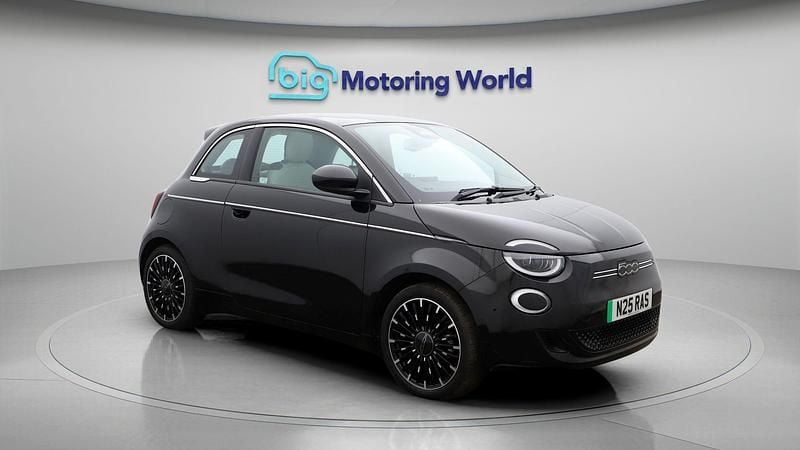 Used Fiat 500e La Prima 86 kW (117 HP) 2023 Black Hatchback