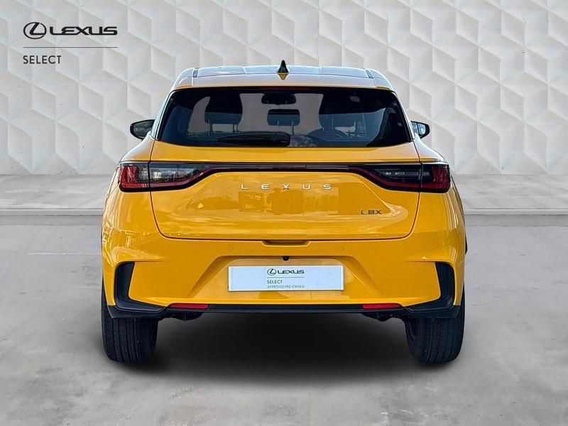 Używany Lexus LBX 2025 Żółty SUV