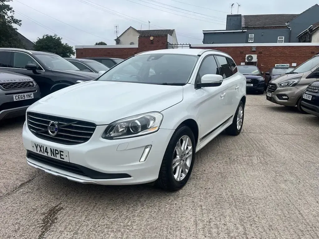 Used Volvo XC60 SE Lux 215 HP (158 kW) 2014 White SUV