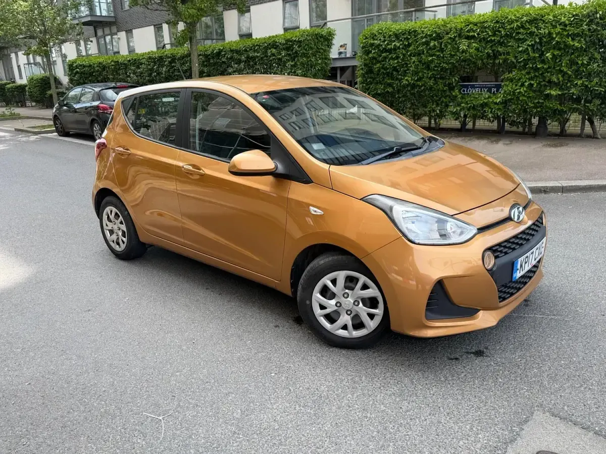 Used Hyundai i10 SE 87 HP (63 kW) 2017 Orange Hatchback