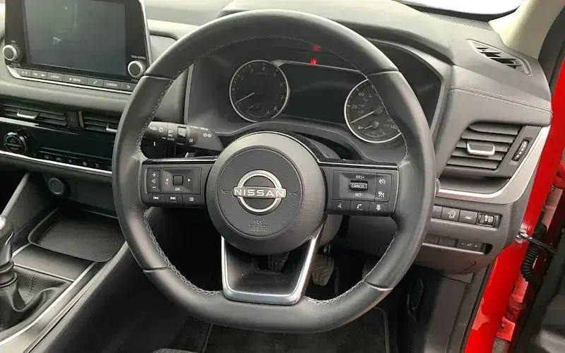 Used Nissan Qashqai Acenta Premium 158 HP (116 kW) 2023 Red SUV