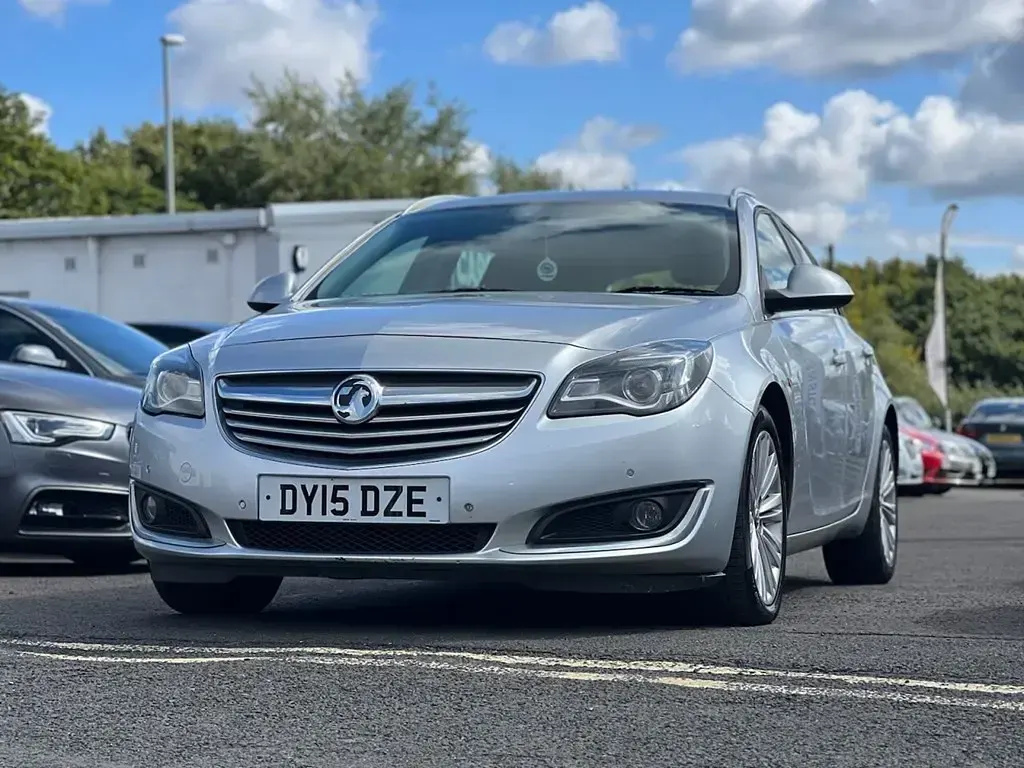 Used Vauxhall Insignia Design Edition 161 HP (118 kW) 2015 Silver Estate