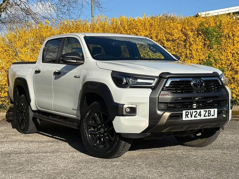 Used Toyota HiLux 204 HP (150 kW) 2024 White Pickup