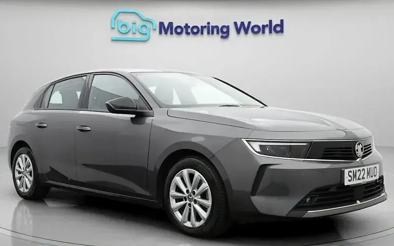 Used Vauxhall Astra Design Edition 131 HP (96 kW) 2022 Hatchback
