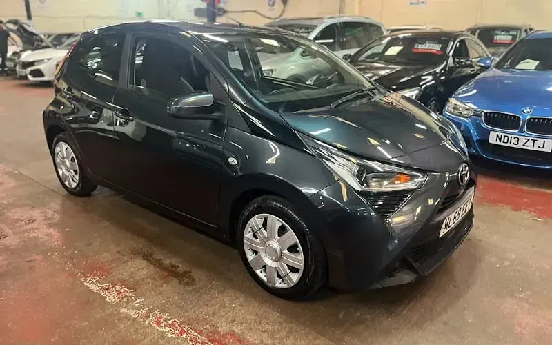 Used Toyota Aygo X-play 72 HP (52 kW) 2019 Hatchback