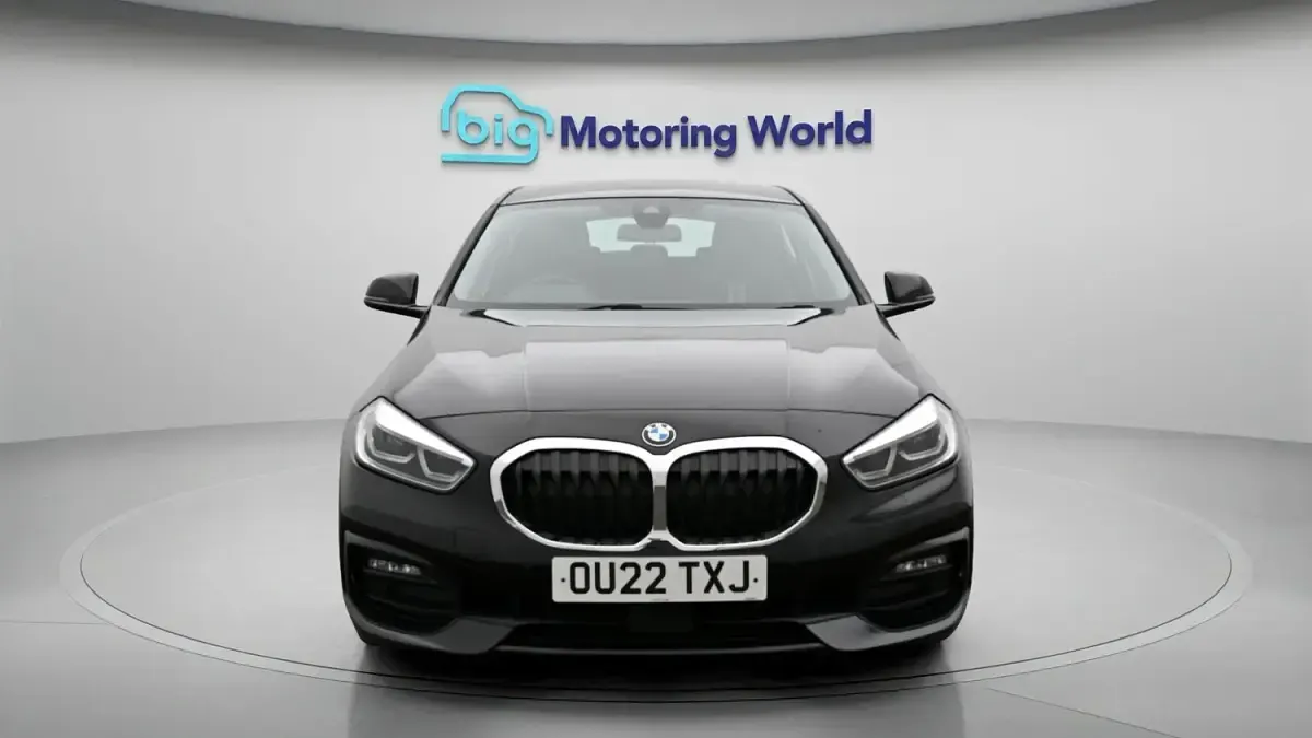 Used BMW 118 Sport Line 150 HP (110 kW) 2022 Black Hatchback