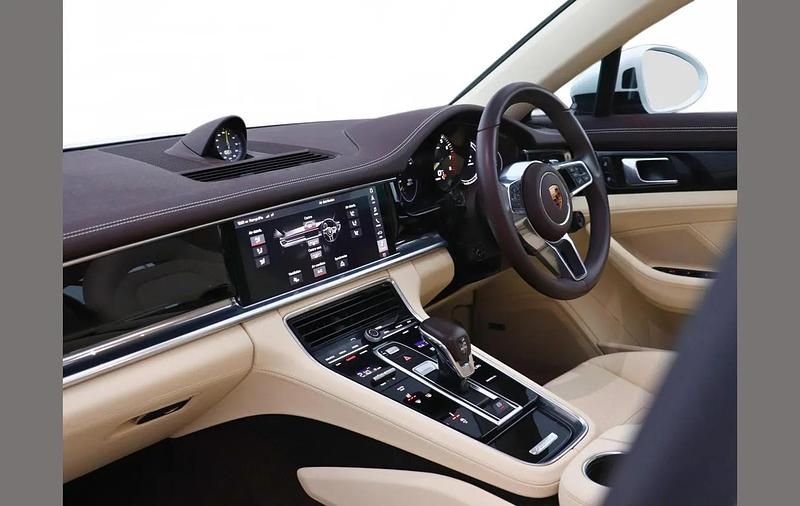 Used Porsche Panamera 456 HP (335 kW) 2019 White Hatchback