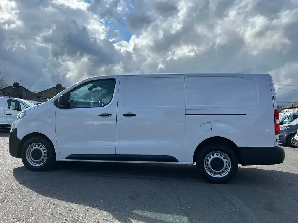 Käytetty Peugeot Expert Premium 2023 Valkoinen Van