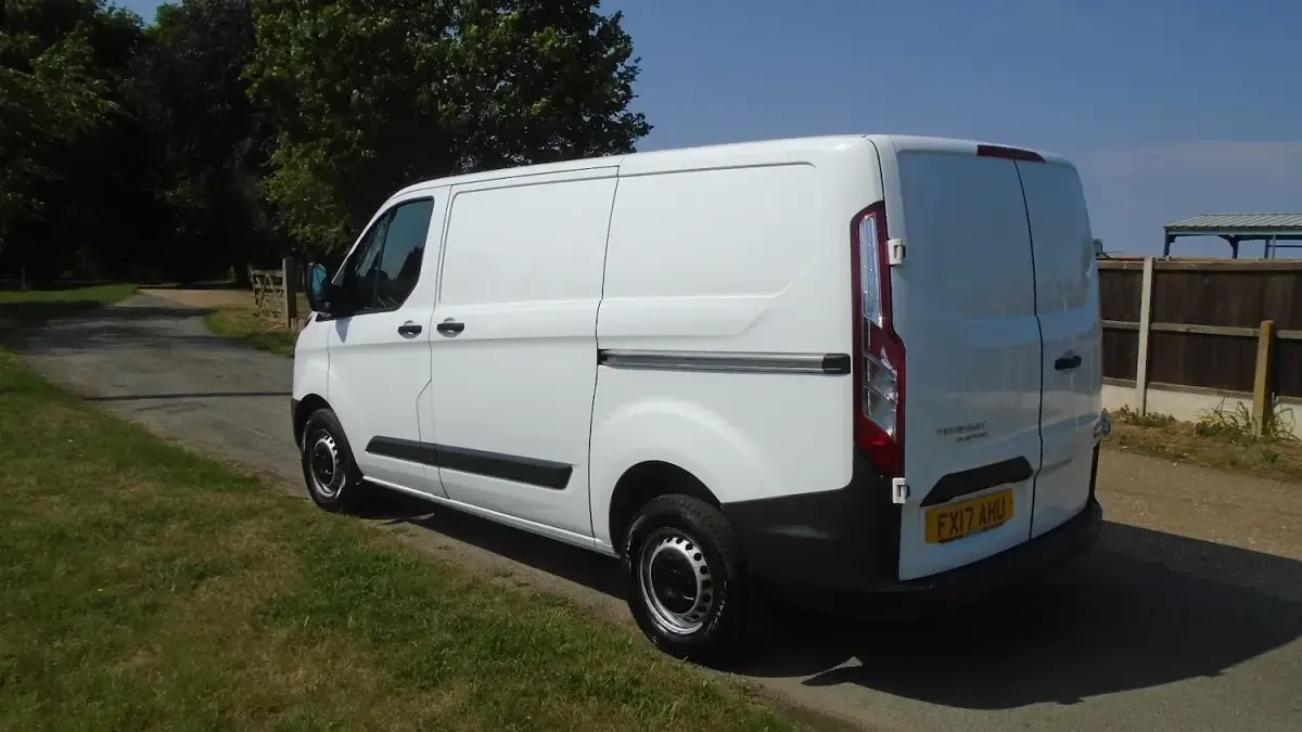Used Ford Transit Custom 105 HP (77 kW) 2017 White Van