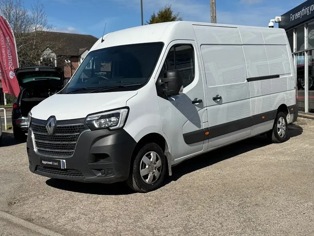 Used Renault Master Business 135 HP (99 kW) 2022 White MPV
