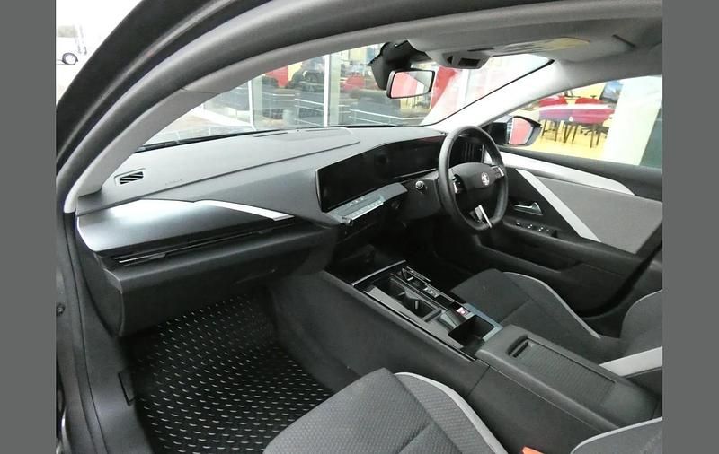 Used Vauxhall Astra Design Edition 128 HP (94 kW) 2023 Grey Estate