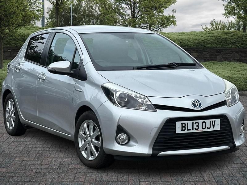 Silver Used 2013 Toyota Yaris Hybrid T4 Hatchback | £7,995 - Image 1/4