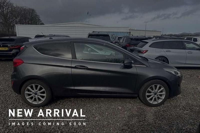 Used Ford Fiesta Titanium 121 HP (88 kW) 2017 Grey Hatchback