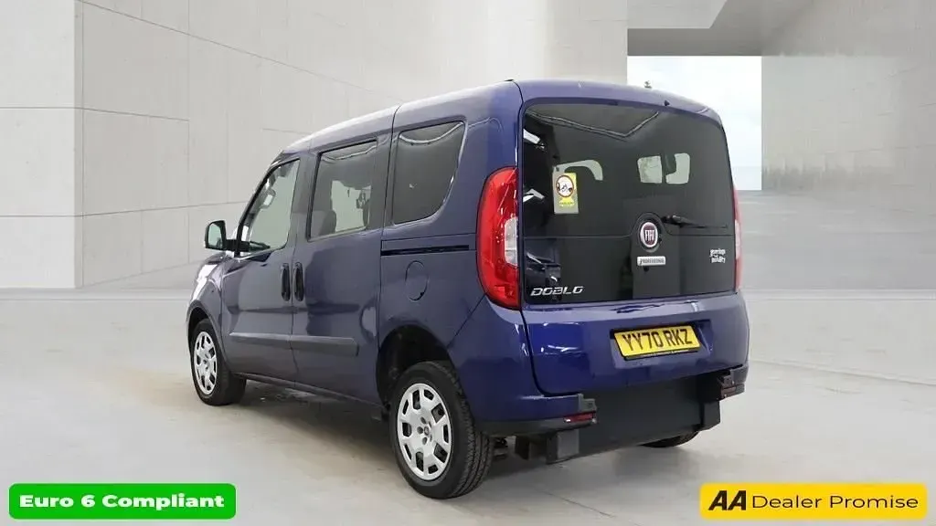 Usado Fiat Doblò 2021 Azul Monovolumen