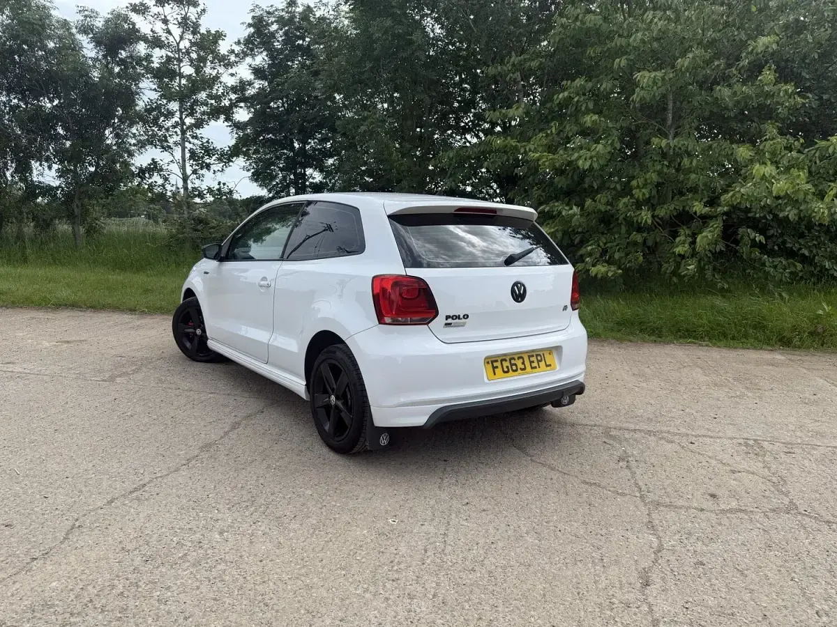 Used VW Polo Style 60 HP (44 kW) 2013 White Hatchback
