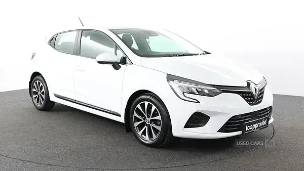 Used Renault Clio Iconic 90 HP (66 kW) 2022 White Hatchback