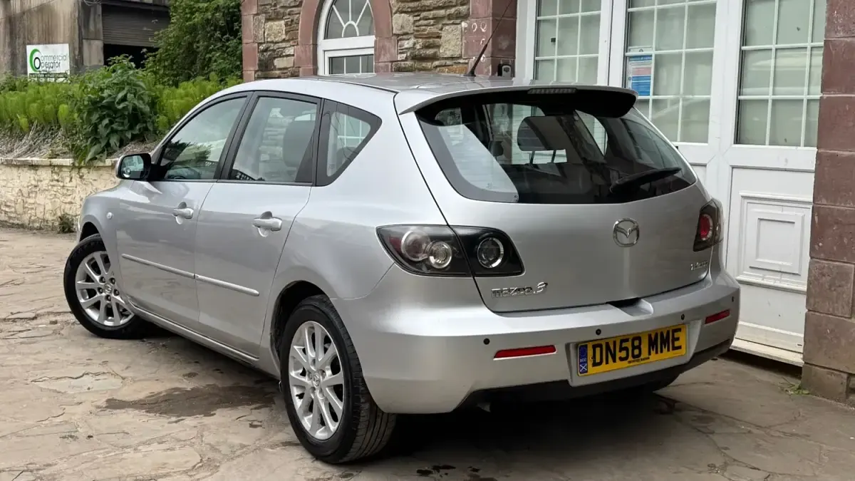 Usado Mazda 3 Takara 105 HP (77 kW) 2009 Prateado Citadino