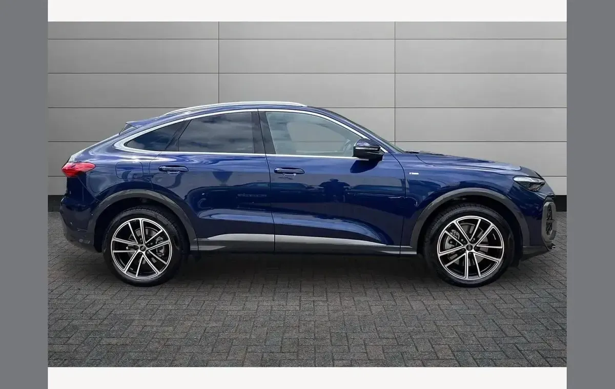 Used Audi Q5 Sportback Comfort 204 HP (150 kW) 2025 Blue SUV
