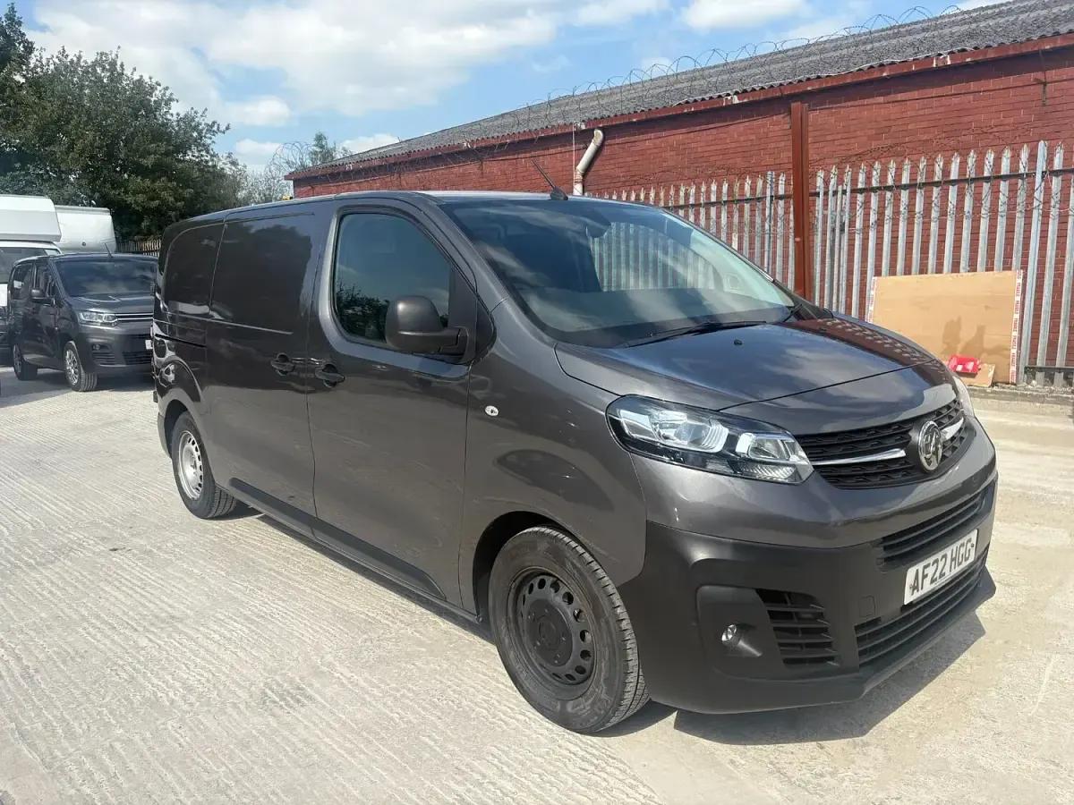 Used Vauxhall Vivaro 120 HP (88 kW) 2022 Grey MPV