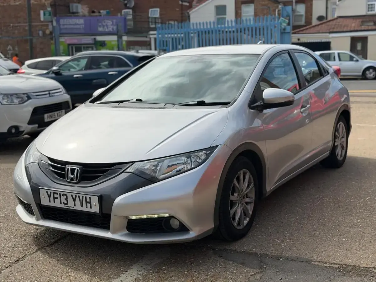 Used Honda Civic ES 150 HP (110 kW) 2013 Silver Hatchback
