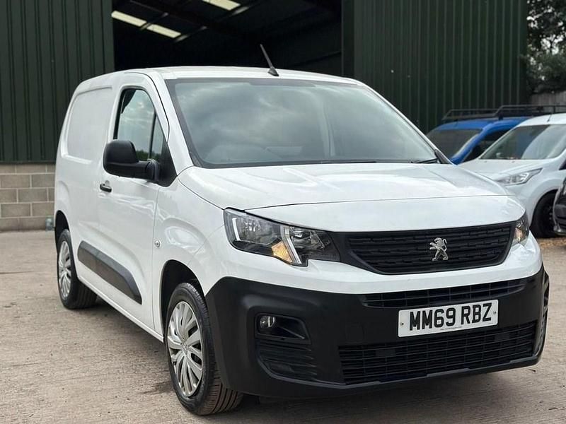 Begagnad Peugeot Partner 100 HK (73 kW) 2020 Vit Minibuss