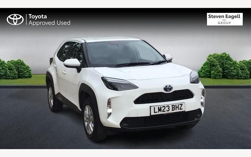 Used 2025 Toyota Yaris Hybrid Estate | £19,076 (Super price) - Image 1/3