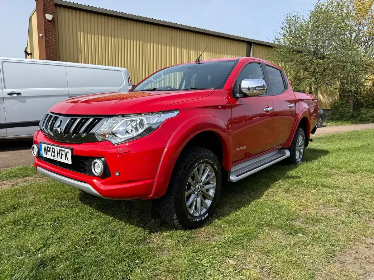 Used Mitsubishi L200 Plus 178 HP (130 kW) 2019 Red Pickup