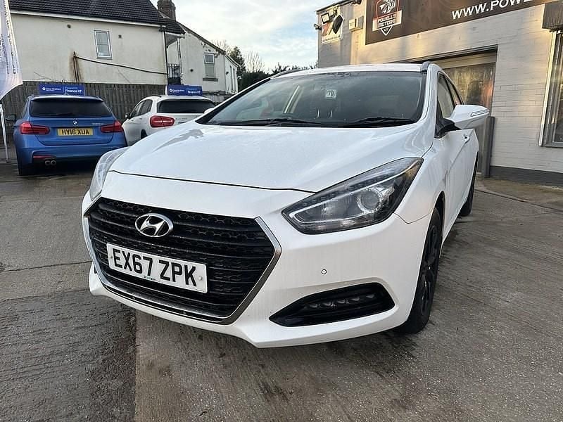 Used Hyundai i40 SE 115 HP (84 kW) 2017 White Estate