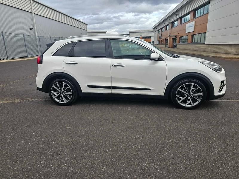 Used Kia Niro 2020 Clear white SUV
