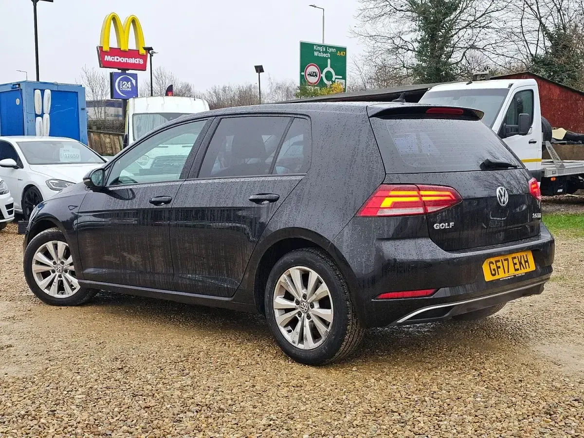 Used VW Golf VII SE 150 HP (110 kW) 2017 Black Hatchback