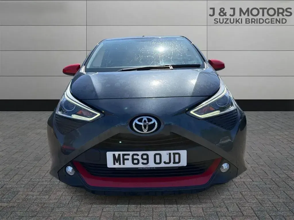 Used Toyota Aygo Trend 72 HP (52 kW) 2019 Grey Hatchback