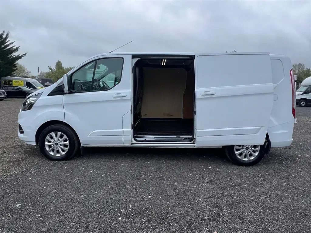 Used Ford Transit Custom Limited 130 HP (95 kW) 2023 White Van