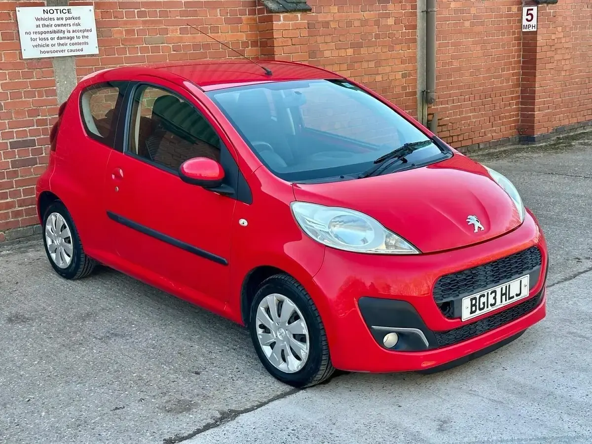 Used Peugeot 107 Active 68 HP (50 kW) 2013 Red Hatchback